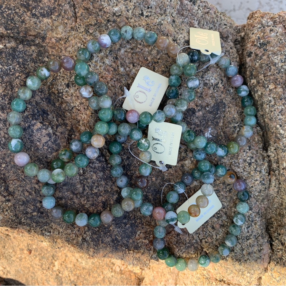 💚NWTs stretch bead bracelets💚